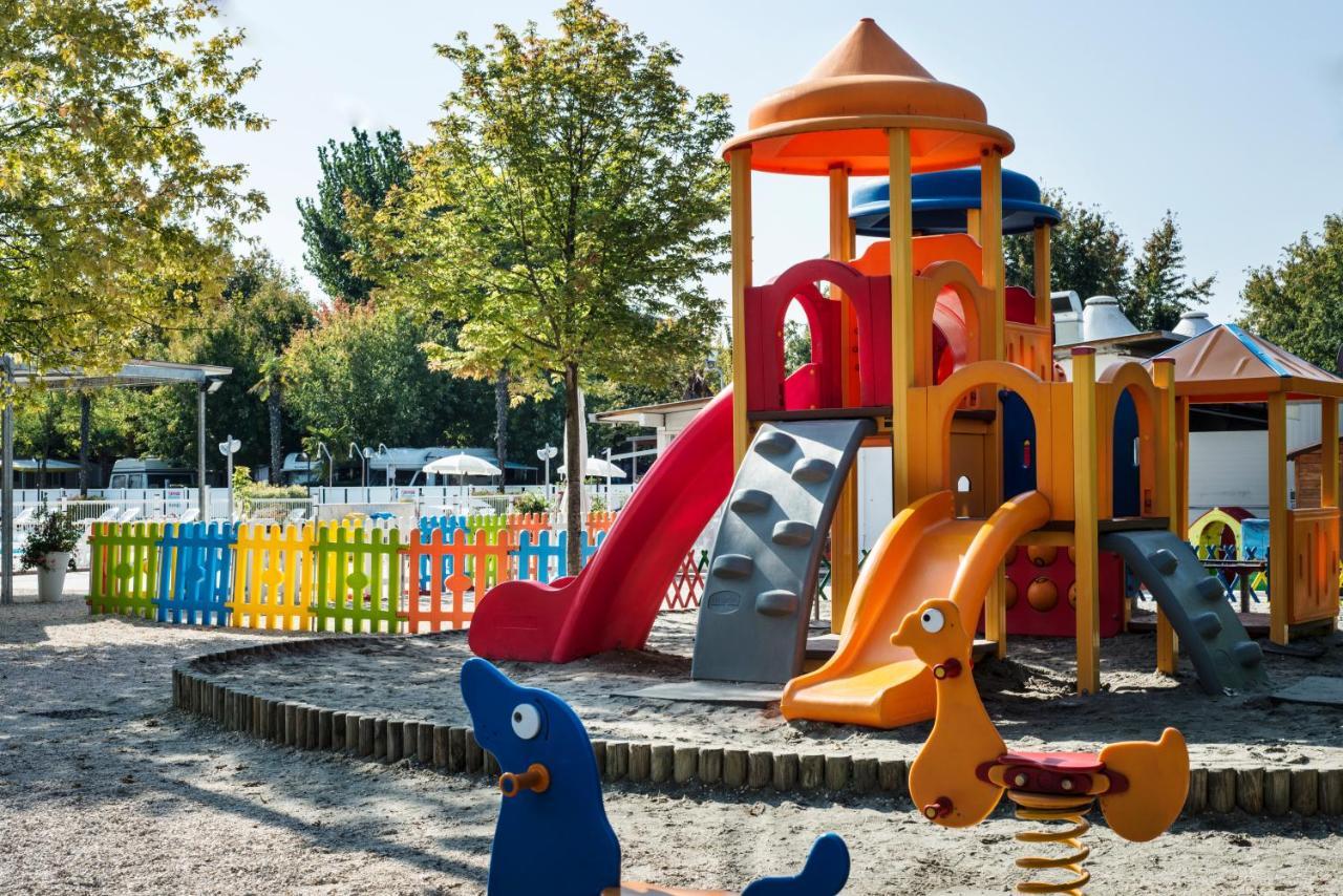 Happy Camp Mobile Homes In Butterfly Camping Village Peschiera del Garda Buitenkant foto